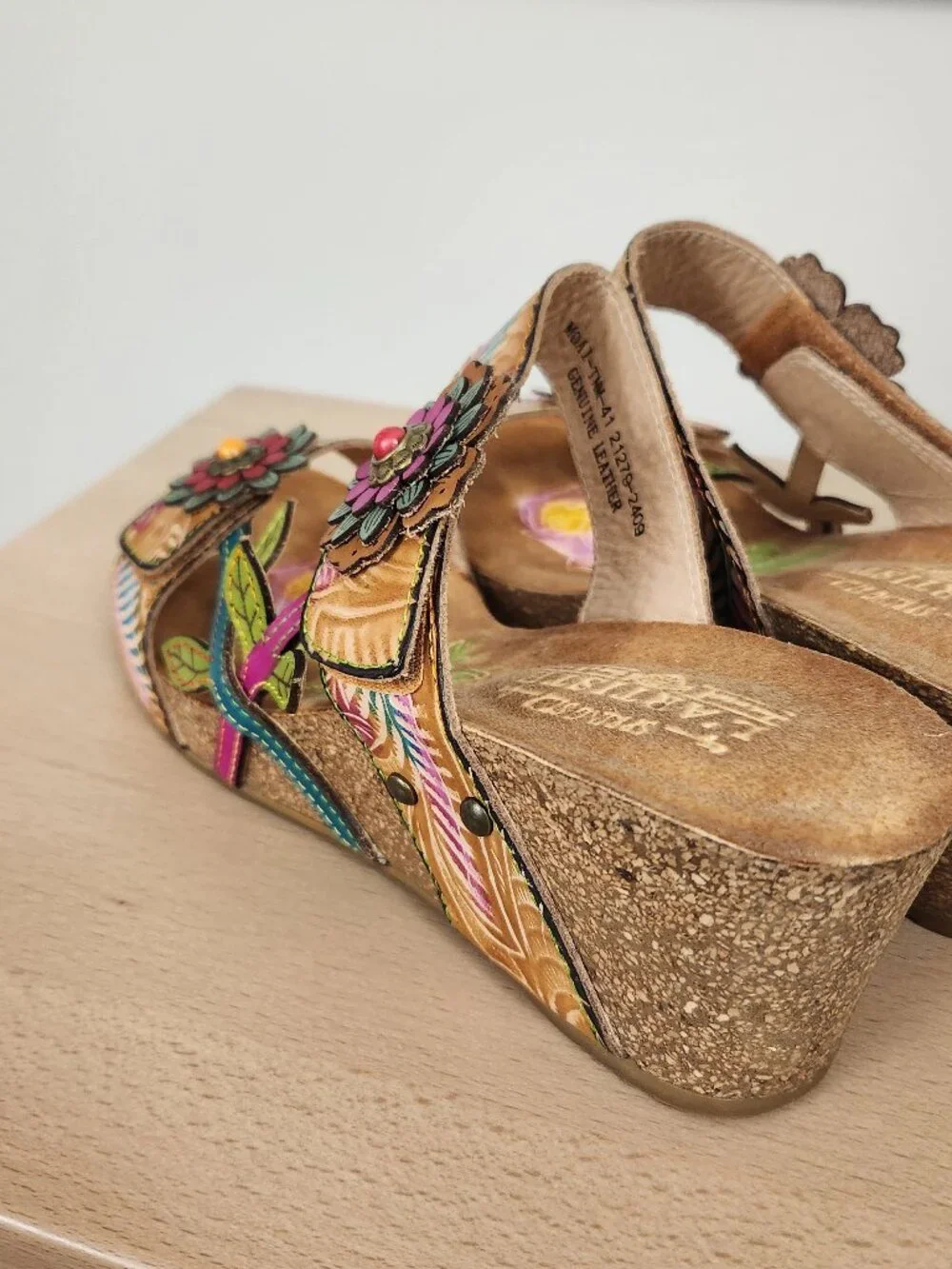 L'Artiste Size 9 1/2 Women's adjustable straps wedge sandals